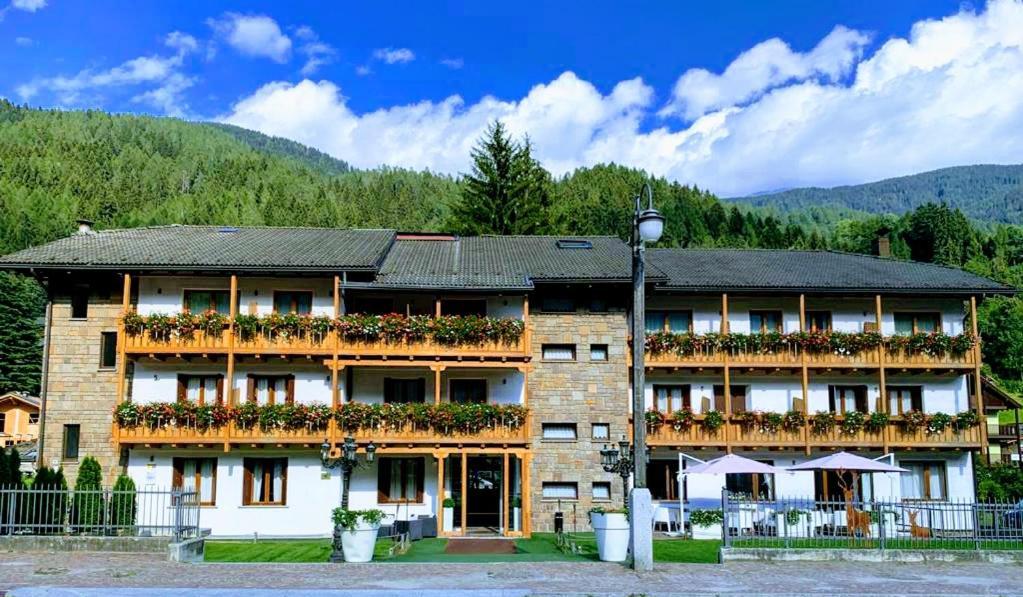 Olympic Regina Hotel Pinzolo Luaran gambar